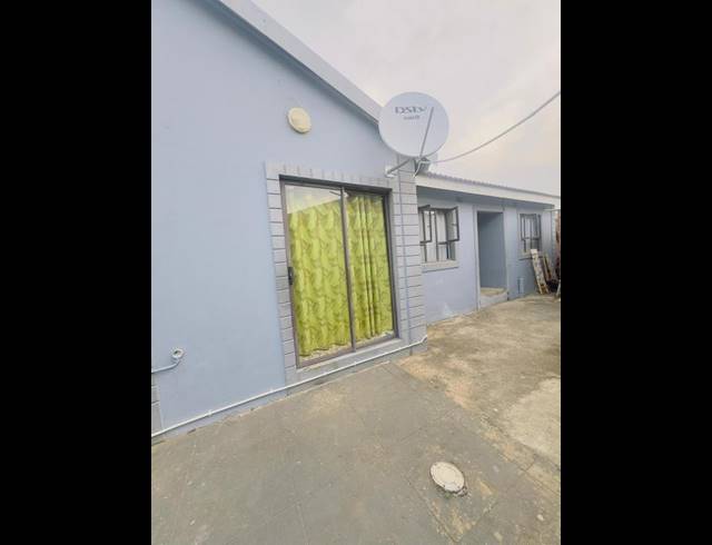 4 BEDROOM HOUSE FOR SALE IN NEWLANDS WEST